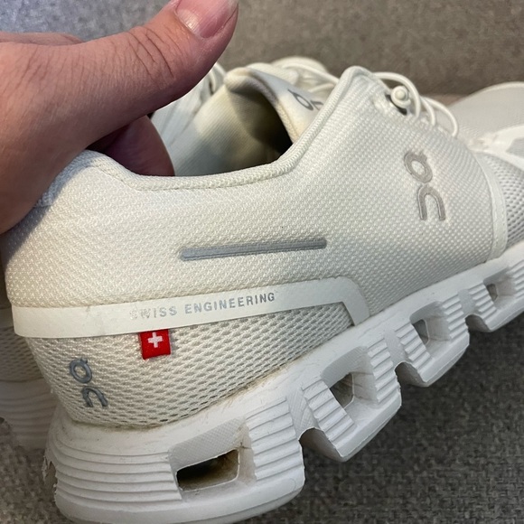 ON CLOUD- Cloud 5 Waterproof white , size 9.5 - Picture 4 of 6